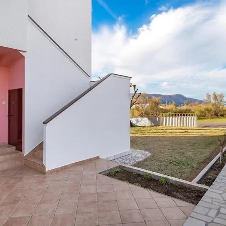 Awesome In Pag With House Sea View Apartment