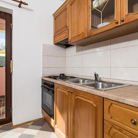 Awesome In Pag With House Sea View Apartment Pag Town