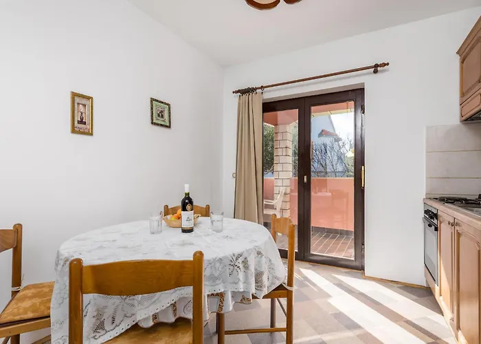 Apartman Stunning In Pag With House Sea View