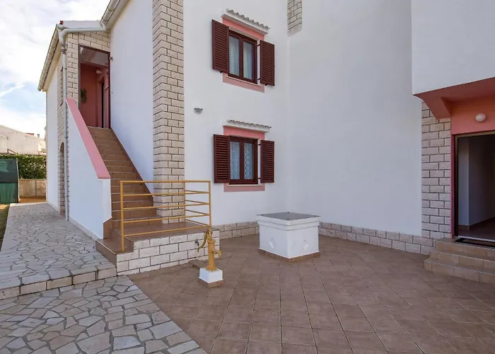 Apartman Stunning In Pag With House Sea View *