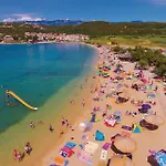 Stunning In Pag With House Sea View Appartement *