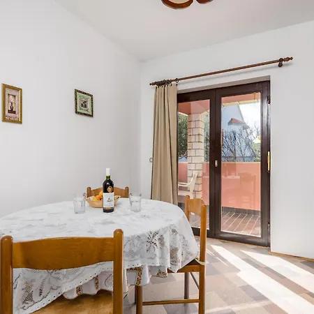 아파트 Awesome In Pag With House Sea View